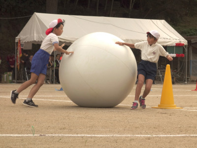 大玉転がし (2)