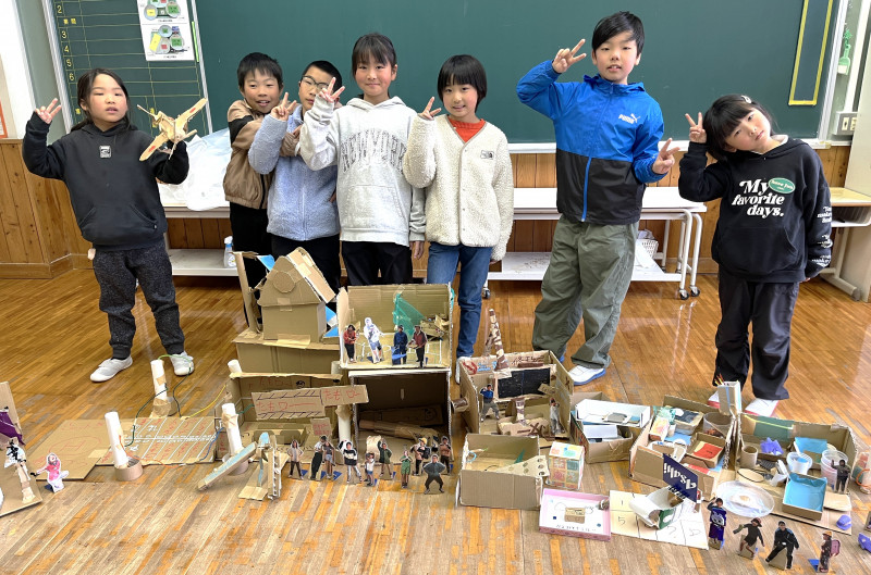 図画工作科　２～４年生 (1)