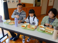 1年生給食・掃除 (1)