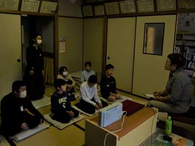 朝の読み聞かせ　５・６年生 (2)