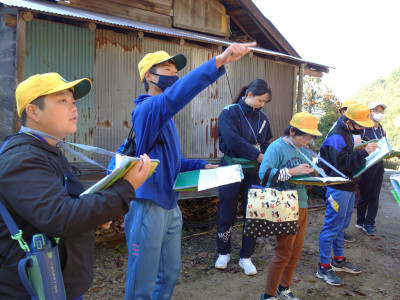 ５・６年生　地層見学 (2)