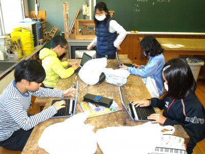 ２～４年生　図工授業 (1)